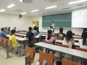 平成25年度開催「日本にいながら世界を知ろう」の様子