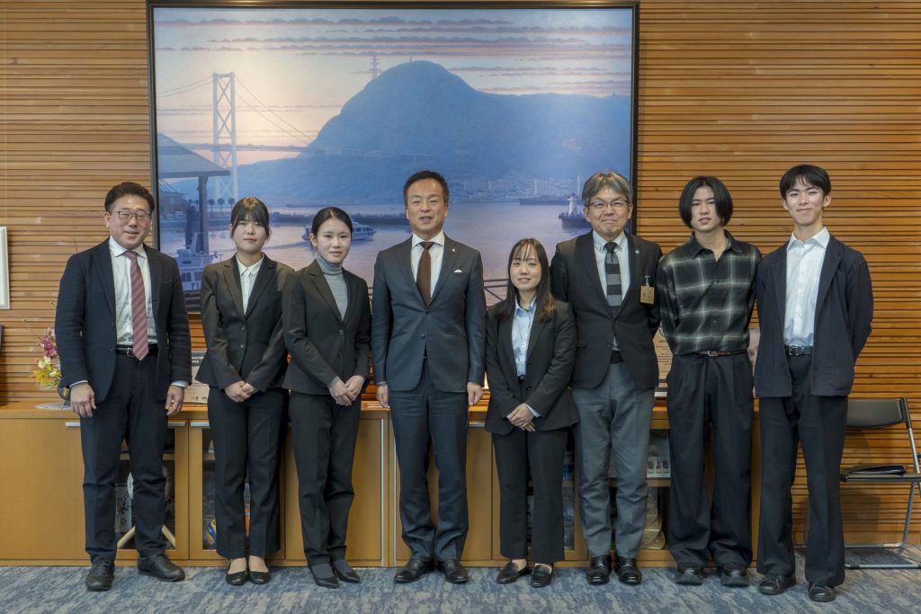 報告会後の集合写真